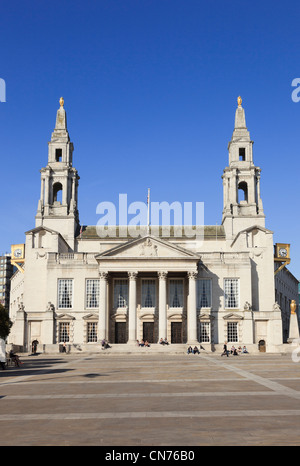 Millennium Square, Leeds, West Yorkshire, England, UK. Der Civic Hall Gebäude für den Stadtrat Büros Stockfoto