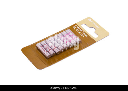 Ein Paket von gemischten Sicherungen auf einem weißen Hintergrund Stockfoto