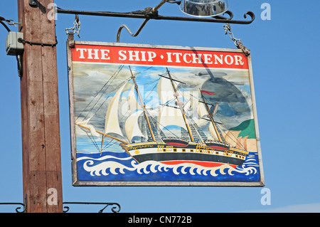 Neues Zeichen für The Ship Gastwirtschaft, Itchenor. Stockfoto