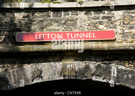 Litton Tunnel auf dem Monsal Trail in der Nähe von Litton Mill im Peak District in Derbyshire Stockfoto