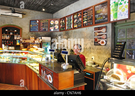 Interieur von Joma-Bäckerei-Café, Chao Fa Ngum, Luang Prabang, Provinz Luang Prabang, Laos Stockfoto