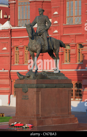 Denkmal zum zweiten Weltkrieg sowjetischer Marschall Georgy Zhukov (1896-1974) am Manege-Platz in Moskau, Russland Stockfoto