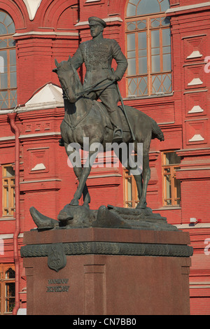 Denkmal zum zweiten Weltkrieg sowjetischer Marschall Georgy Zhukov (1896-1974) am Manege-Platz in Moskau, Russland Stockfoto