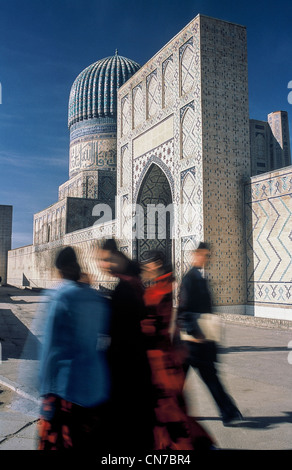 Die Bibi Khanum Moschee in Samarkand Bj. 1399-1404, erinnert an Timurs Frau. Samarkand, Usbekistan, Zentralasien Stockfoto