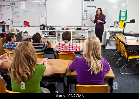 interracial inter-ethnischen Multi ethnische Vielfalt rassisch verschiedenen multikulturellen kulturelle ethnisch Lehrer Schüler 11-13 jährigen Olds Gruppenkurs Stockfoto