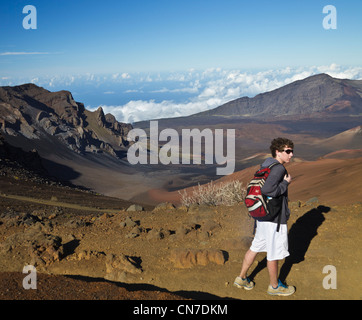 Teenager Wanderweg der Sliding Sands im Haleakala National Park auf Maui Stockfoto