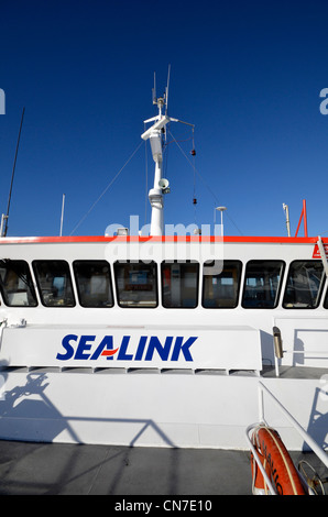 Überfahrt nach Great Barrier Island im Hauraki Gulf, Auckland, Neuseeland auf dem Auto Fähre Insel Navigator Stockfoto