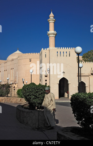 Freitagsmoschee in Nizwa. Nizwa ist Das Zentrum des Omanischen Kernlandes. Sterben Sie Oasenstadt Liegt am Südrand des Hadschar-Gebirges Stockfoto