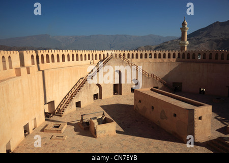 Kanonenplattform Im Fort Nizwa. Nizwa ist Das Zentrum des Omanischen Kernlandes. Sterben Sie Oasenstadt Liegt am Südrand des Hadschar-Ge Stockfoto