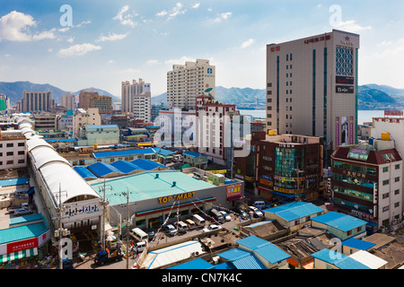 Süd Korea, Süd-Gyeongsang Provinz, Masan, erhöhten Blick auf dem Fischmarkt Stockfoto