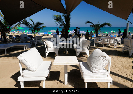 Dominikanische Republik, Puerto Plata Provinz, Cabarete, Lounge-Bar am Strand von Cabarete Stockfoto
