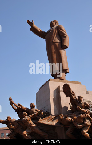 Mao Zedong (oder Tse Tung) Statue, Zhongshan Quadrat, Shenyang, Liaoning, China. Stockfoto