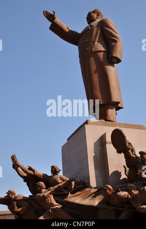 Mao Zedong (oder Tse Tung) Statue, Zhongshan Quadrat, Shenyang, Liaoning, China. Stockfoto