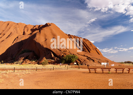 Ayers Rock rote Mitte Australien den Weg Stockfoto