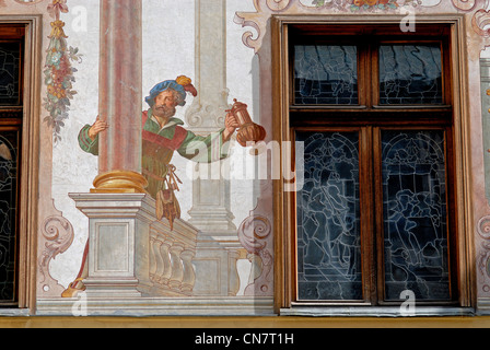 Rumänien, Transsilvanien, Sinaia, Schloss Peles, ehemalige Sommerresidenz des Königs, Hof, Wandmalereien Stockfoto