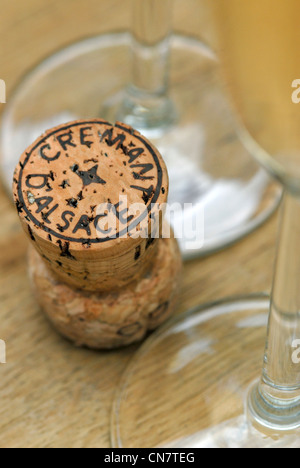 Frankreich, Crémant d ' Alsace, Kork und Wein Gläser Stockfoto