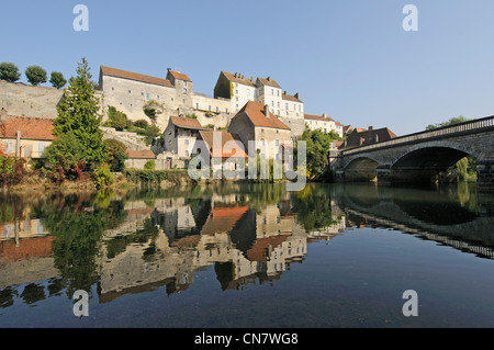 Frankreich, Haute Saone, Pesmes, beschriftete Les Plus Beaux Dörfer de France (die schönsten Dörfer Frankreichs), Fluss Ognon, Stockfoto