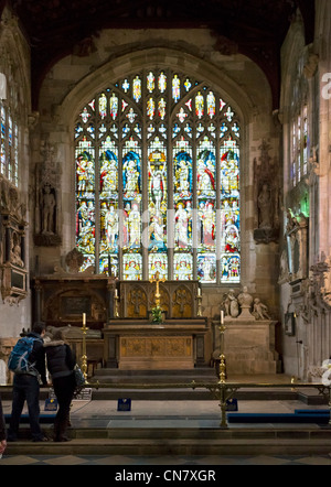 Das Presbyterium mit dem Grab von William Shakespeare in der Kirche der Heiligen Dreifaltigkeit, Stratford Warwickshire, UK Stockfoto