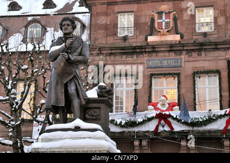 Frankreich, Doubs, Montbeliard, place Saint-Martin, Statue von Georges Cuvier wurde 1769 in Montbeliard, vor dem Rathaus Stockfoto