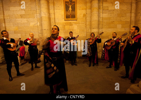 Spanien, Galizien, Santiago De Compostela, als Weltkulturerbe der UNESCO, galizischen folk Konzert der Band Las Tunas, aufgeführt in Stockfoto