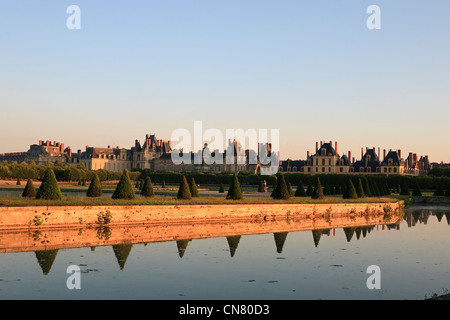 Frankreich, Seine et Marne (77), Fontainebleau, das königliche Schloss, die zum Weltkulturerbe der UNESCO, Blick vom Grand Parterre Stockfoto