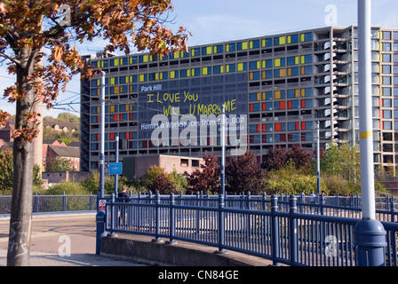 Park-Hill-Wohnungen, die größte Klasse II denkmalgeschütztes Gebäude in Europa, renoviert von Urban Splash & English Heritage, Sheffield, UK Stockfoto