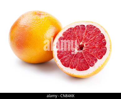 Grapefruit mit Hälfte isoliert auf weißem Hintergrund Stockfoto