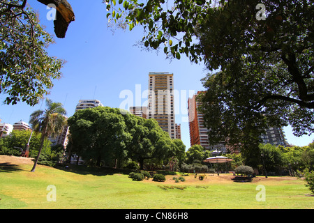 Die Plaza Barrancas de Belgrano in Buenos Aires, Argentinien. Stockfoto