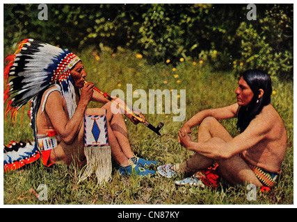 Zuerst veröffentlicht 1916 Medizinmann Blackfeet Indian Glacier National Park Black Bull Big Federn Stockfoto