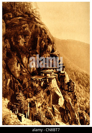 Erste veröffentlichte 1914 Paro Tatsang Kloster Klippe bhutan Stockfoto
