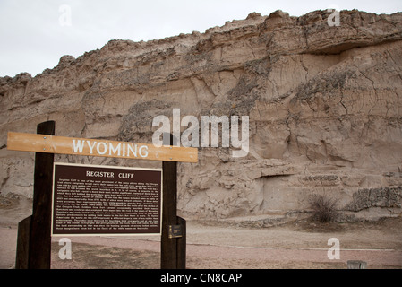 Klippe, wo Pioniere der Oregon Trail West unterwegs ihre Namen in den Sandstein gehauen zu registrieren. Stockfoto