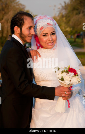 Braut und Bräutigam in der El-Azhar Park Kairo Ägypten Stockfoto