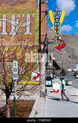 Bunte Wandgemälde auf der Seite Restaurant Bootshaus Cantina, historische Innenstadt, Salida, Colorado, USA Stockfoto