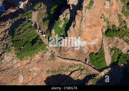 Frankreich, Alpes Maritimes, Golfe De La Napoule, Theoule Sur Mer, das Esterel-Gebirge, Pointe de l'Aiguille (Luftbild) Stockfoto