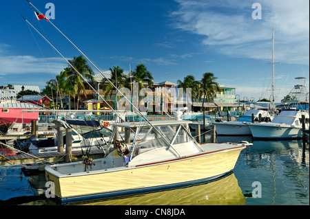 Port Lucaya Marina, Tiefsee Angelboot/Fischerboot, Freeport, Grand Bahama Island, Bahamas angedockt am späten Nachmittag Stockfoto