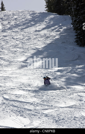 Skifahrer im Monarch Mountain Ski & Snowboard Resort auf der kontinentalen Wasserscheide in Colorado, USA Stockfoto