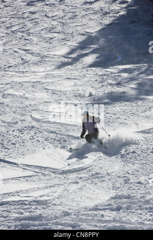 Skifahrer im Monarch Mountain Ski & Snowboard Resort auf der kontinentalen Wasserscheide in Colorado, USA Stockfoto