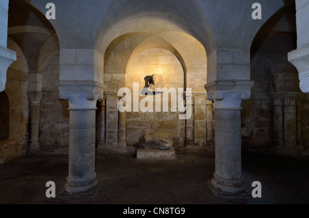 Frankreich, Vendee, Vouvant, Chuch Ste Marie, halb verschüttete Krypta der 11 th-Centurie im romanischen Stil Stockfoto