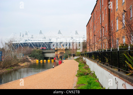 2012 Olympische Stadion und Wohngebäude in Stratford, London Stockfoto