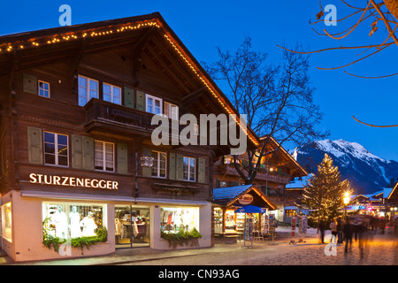 Schweiz, Kanton Bern, Saanen, Gstaad ski Resort, Promenade, Fußgängerzone Stockfoto
