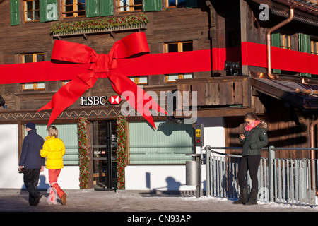 Schweiz, Kanton Bern, Saanen, Gstaad ski Resort, Promenade, Fußgängerzone, HSBC (Hong Kong & Shanghai Banking Stockfoto