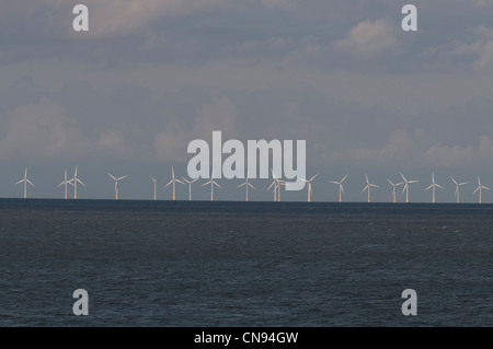 Rainshower über Windparks nordwalisischen Küste von Llanddulas in der Nähe von Colwyn Bay Stockfoto