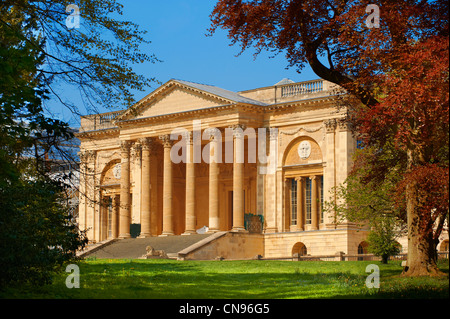 Die Neo-klassischen Südfront mit korinthischen Säulen des Duke of Buckingham Stowe House im Jahre 1771 von Robert Adam entworfen. Stockfoto