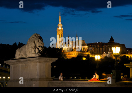 Ungarn, Budapest, aufgeführt als Weltkulturerbe der UNESCO, Kettenbrücke (Szechenyi Lánchíd), der St. Matthias-Kirche und die Stockfoto