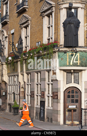 Vereinigtes Königreich, London, City, The Black Friar, ein Pub, eine Kette, gegründet im Jahre 1905 in der Arts And Crafts, Nicholson, gehören Stockfoto