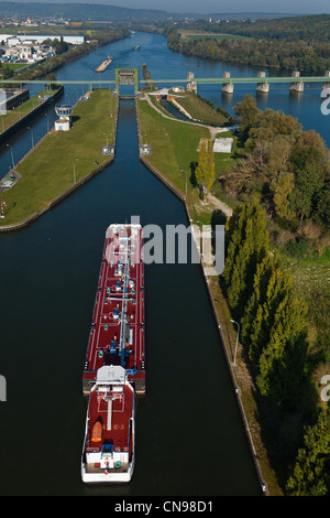 Frankreich, Eure, Gaillon, Notre Dame De La Garenne Port Mort dam, trat die Duncan-Barge im Schloss (Luftbild) Stockfoto