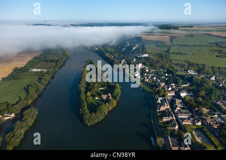 Frankreich, Eure, Les Andelys, Le Petit Andely, Ile du Chateau über Seine (Luftbild) Stockfoto