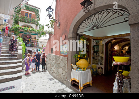 Souvenirshop im Dorf Positano, Amalfiküste, UNESCO-Weltkulturerbe, Kampanien, Italien, Mittelmeer, Europa Stockfoto