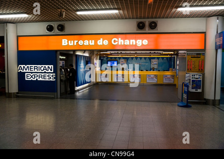 Bureau de Change Office betrieben von American Express am Flughafen Heathrow, Terminal 3 / 3. London. VEREINIGTES KÖNIGREICH. Stockfoto