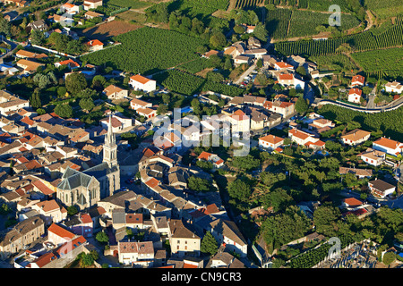 Frankreich, Ardeche, Cornas, Dorf und AOC Côtes du Rhône Weinberg (Luftbild) Stockfoto